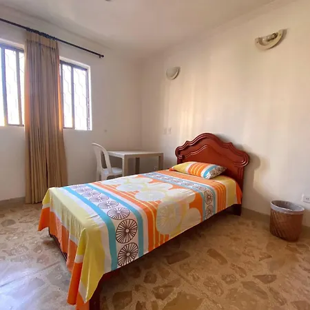 Habitación en casa particular Spacious Private & Bathrom Near Bay Estacion el Salto
